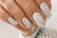 a stylish and timeless grey and gold foil nail design will match many bridal looks and styles