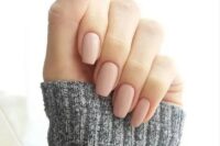 matte blush manicure is a great idea for any kind of bridal look, it’s 100% universal