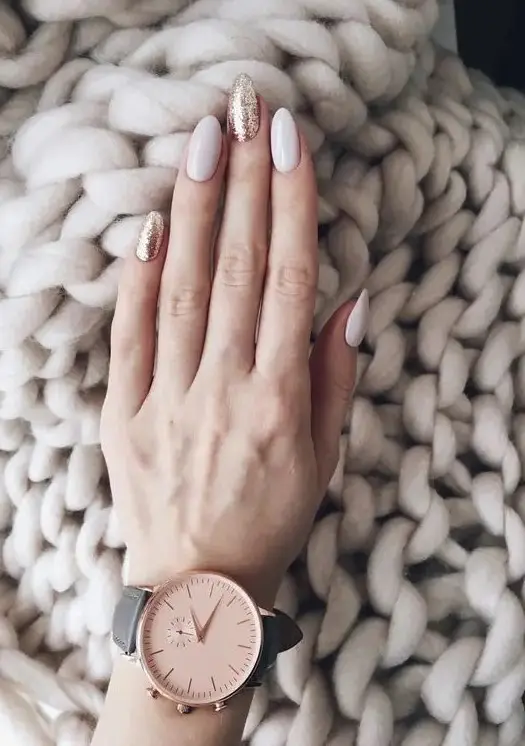 white, blush and gold glitter nails for a modern winter bridal manicure