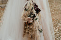 03 Her bouquet was made of dried blooms and herbs, of neutral flowers and some foliage