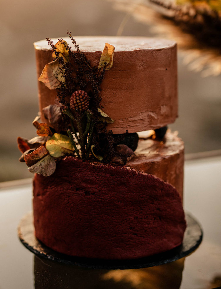 a gorgeous textured wedding cake