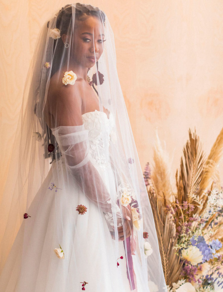 The veil was also done with dried and fresh blooms
