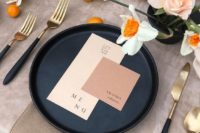 09 stylish color blocking –  a black charger, a blush and a dusty pink card plus some pastel blooms