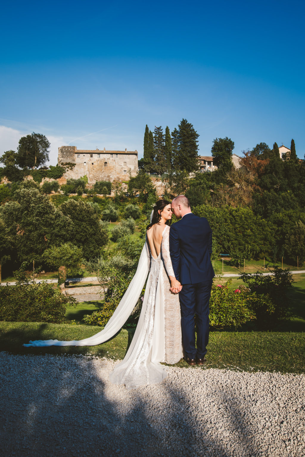 This romantic wedding took place in Italy, it was filled with cool music and with tasty Italian food