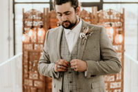 02 The groom was wearing a grey three-piece suit and a trendy top knot