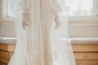 04 The wedding dress was a silk maxi one with puff sleeves, in 1920s style and there was a long lace veil
