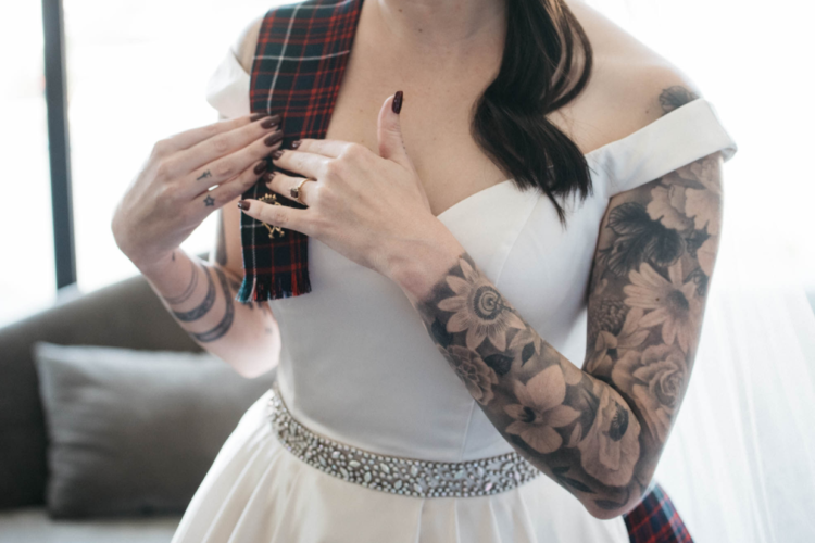The bride fastened a Scottish ribbon to her dress to mark her Scottish heritage