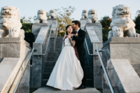 10 What a lovely and unusual dark romance wedding with a refined feel