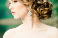 08 beautiful romantic crystal and pearl earrings will make your bridal look more vintage and more refined