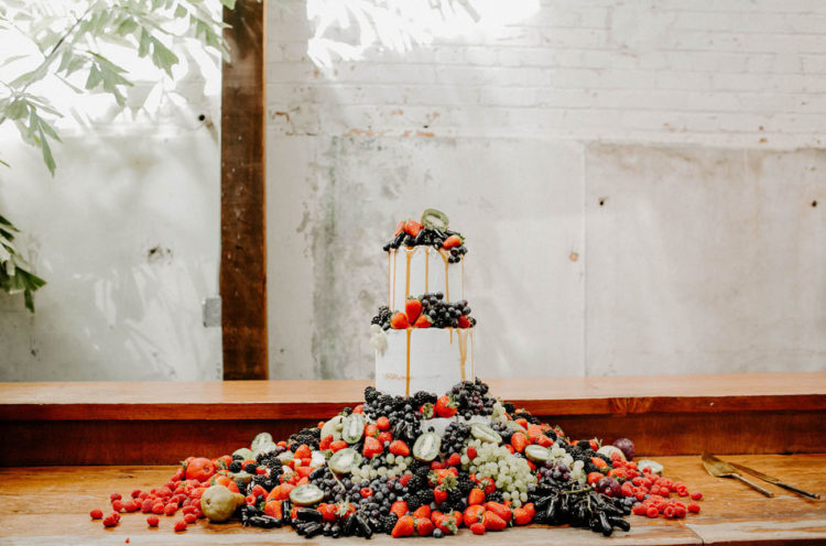 The wedding cake was a naked one, with lot sof fruits and berries on top and all around and looked spectacular