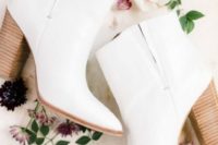 16 wide white cowboy-inspired boots with high heels are very trendy and can be worn after the wedding
