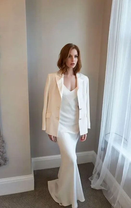 A modern and casual wedding dress with a V neckline and a mermaid skirt, a matching blazer for a modern look