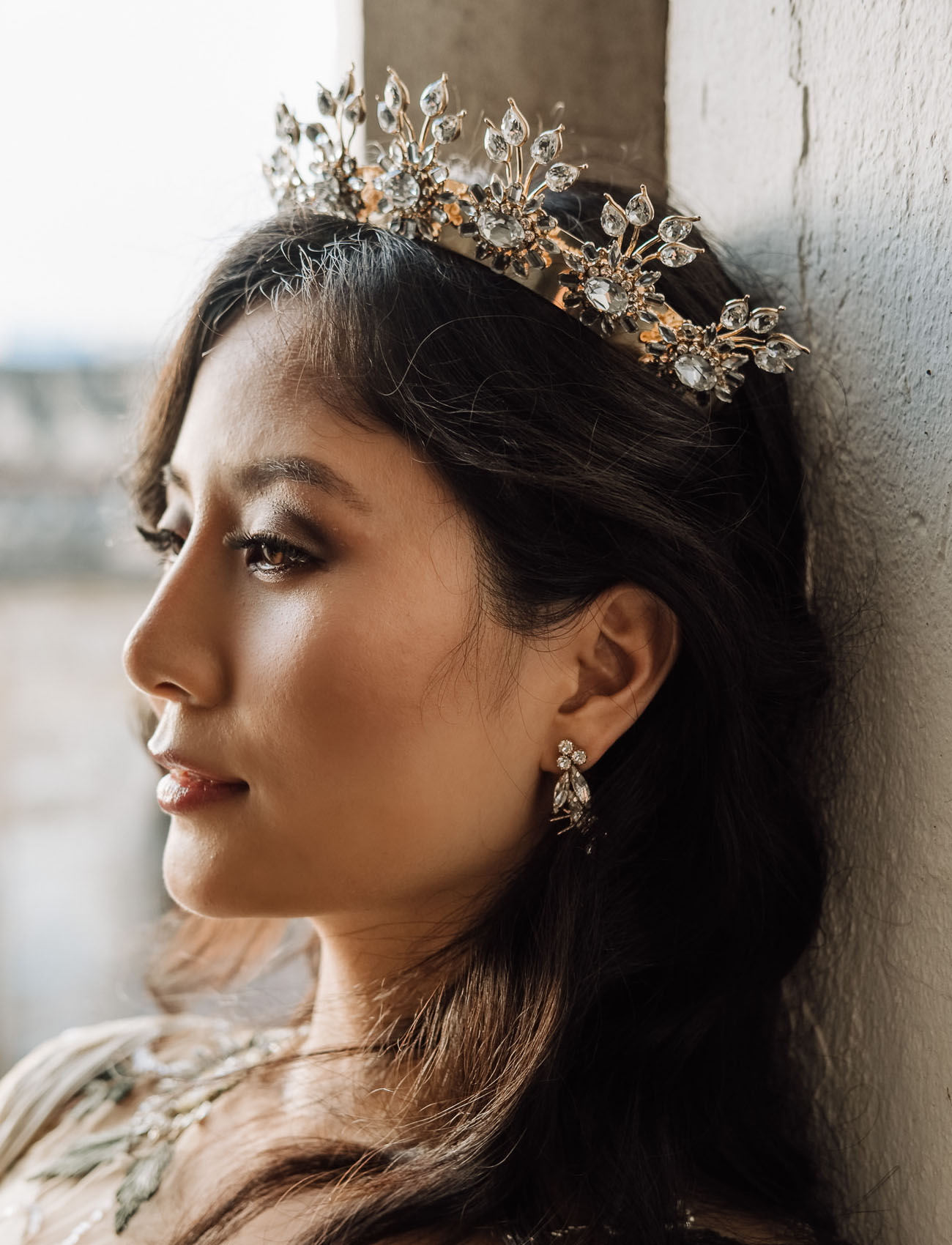 I love the embellished crown the bride was wearing