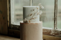 09 The wedding cake was a white and blush one, with fresh blooms and a velvet ribbon