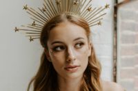 22 a gold spike and star crown is a gorgeous idea for a celestial bride, it’s statement-like and bold