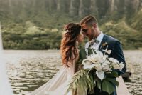 01 This couple went for a gorgeously stylish wedding in Hawaii – a non-typical tropical one