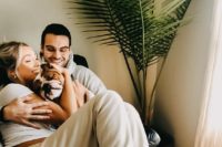 21 spend time with your cute pet to include it into your cute family pics