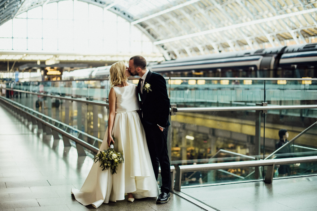 This couple went for a cool wedding at St.Pancras station, which is the place where they first met and had a date