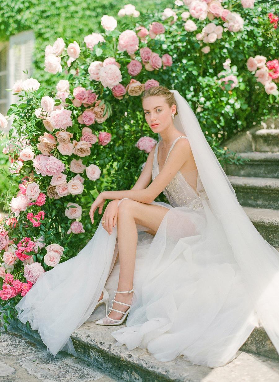 This fantastic wedding shoot in Provence was filled with pinks and showed how to pull off modern luxe in an unexpected color scheme