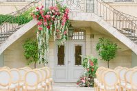 06 There was a gorgeous ceremony space with greenery and bright pink blooms and refined chairs