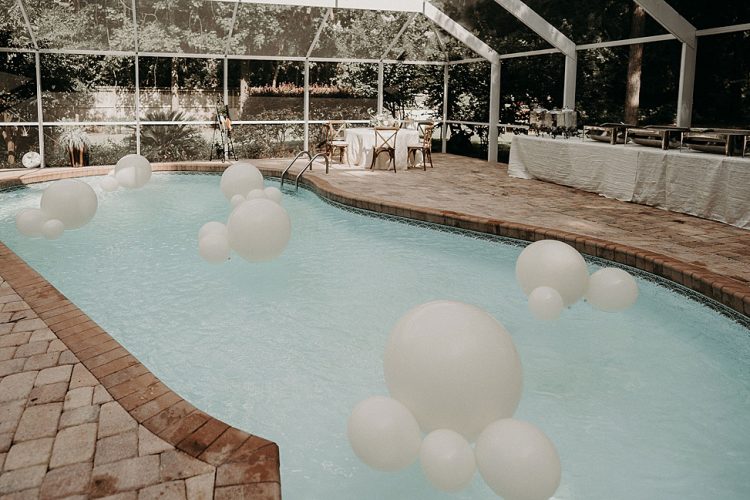 The venue was decorated in a minimal and stylish way, with white balloons and blooms