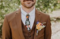 04 The groom was wearing a brown suit with a floral tie and boutonniere