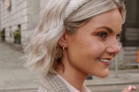 14 such a white pearl vintage headband can glam up your bridal look and not only – you may wear it afterwards