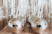 29 disco drinks served in disco balls are a very creative and very fun idea to rock, they will add glam to the party