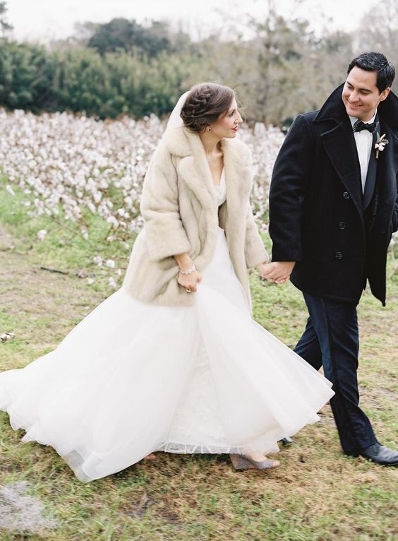 a neutral faux fur coat is a perfect solution for a fall or winter bridal look, it will match most of outfits