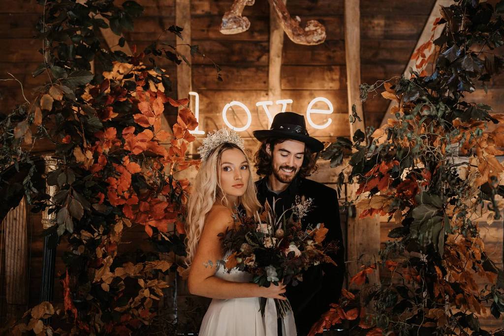 This ultra modern Halloween wedding shoot was filled with hints on the holiday, modern decor and chic looks