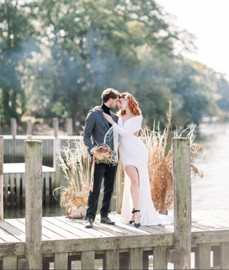 This modern fall wedding shoot is bold, chic and full of edgy and cool details