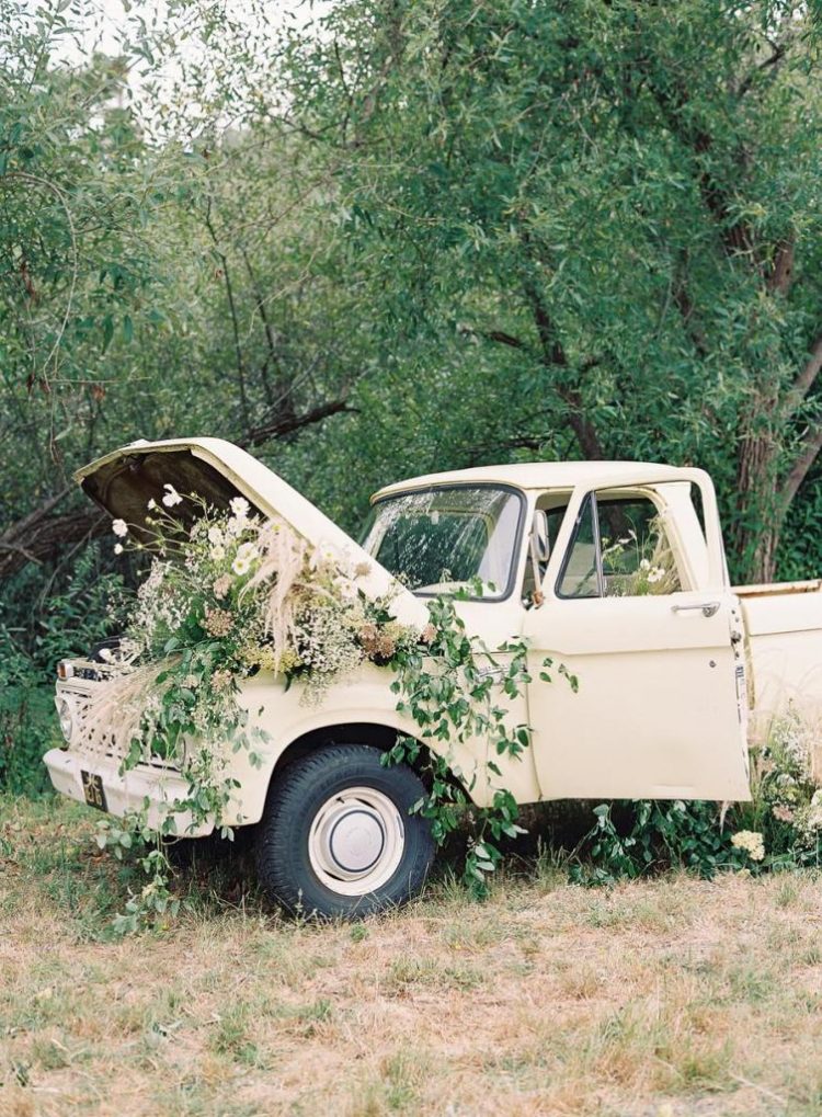There was a vintage truck filled with florals and greenery, which looked fantastic