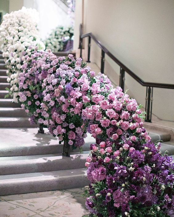 25 an ombre floral staircase from white to lavender and light pink and then to purple is a bold and catchy decor idea