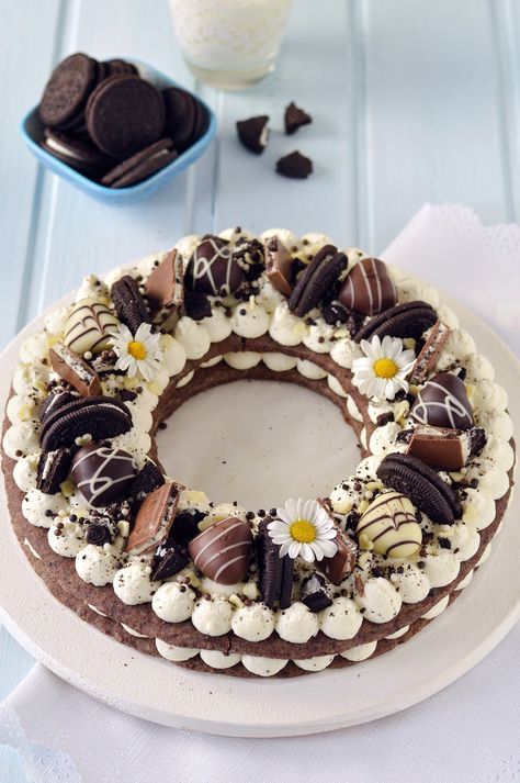 a cookie wedding tart with Oreo cookies, blooms, chocolate and candies plus meringues is a unique and creative idea for a wedding
