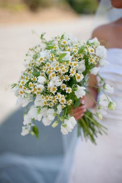 simple white blooms paired with daisies is a chic and lovely idea for a relaxed or boho spring or summer wedding