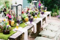 a moss table runner is a very cool decor idea for an outdoor wedding