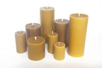 15 candles made of natural beeswax without any chemicals are a great eco-friendly idea for any wedding and everyone loves them