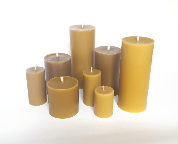 candles made of natural beeswax without any chemicals are a great eco-friendly idea for any wedding and everyone loves them