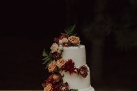 34 a lovely and chic white wedding cake decorated with rust and burgundy blooms and fern is a pretty solution for a backyard fall wedding