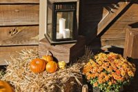 36 traditional rustic fall wedding decor with bright pumpkins, potted blooms, hay, candle lanterns and a burlap garland