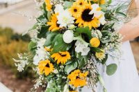 a gorgeous cascade wedding bouquet