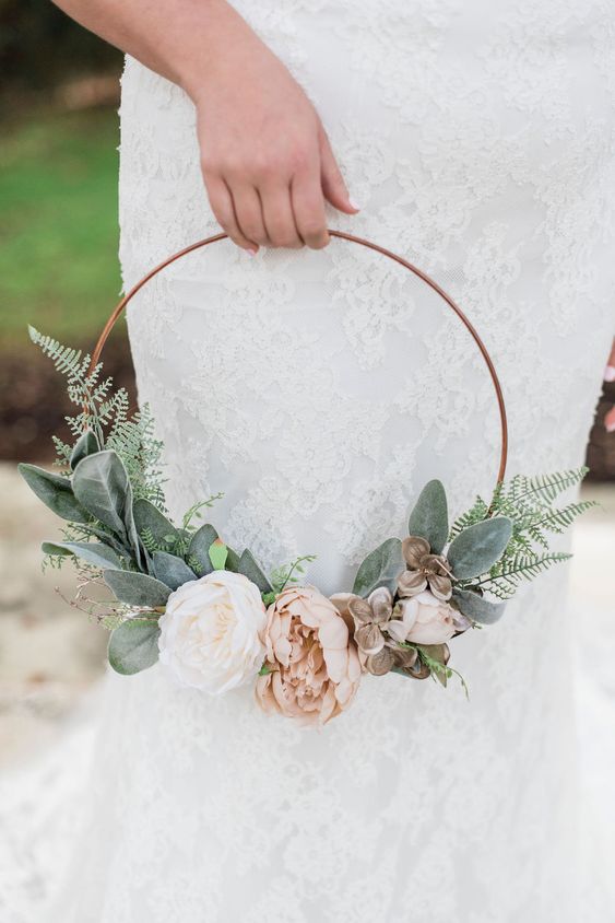 a subtle hoop wedding bouquet of pale and usual greenery and pastel blooms is a very chic and refined idea for a modern romantic bride