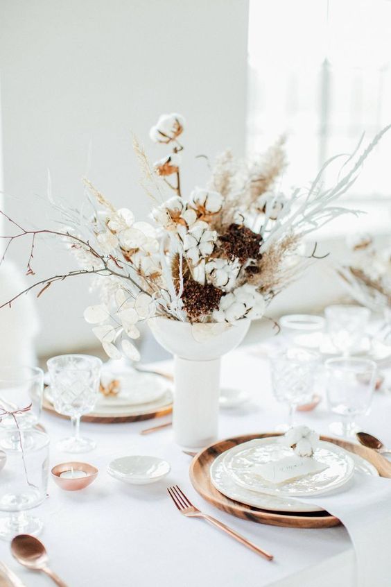 a cozy tall wedding centerpiece of cotton, twigs, branches and dried blooms is a beautiful idea for a modern wedding
