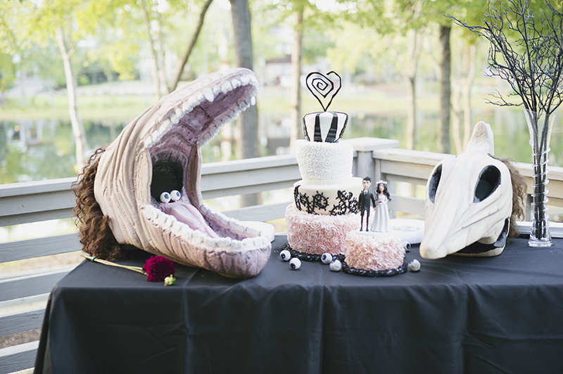 A Tim Burton wedding cake in black, white and pink, with fun Tim Burton movies' decor around is a gorgeous idea