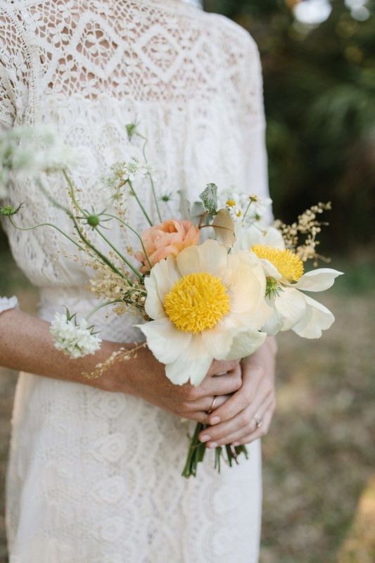a delicate and chic wedding bouquet composed of Claire de Lune peonies, coral peonies, and white daisies