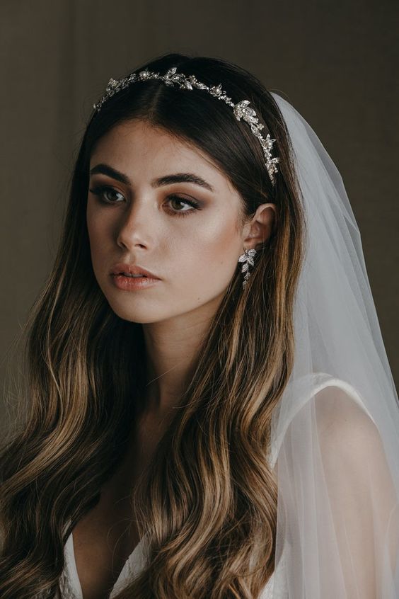 beautiful and chic floral wedding earrings and a matching wedding headpiece will make your bridal look heavenly beautiful and refined
