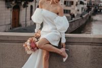 11 a sexy 90s inspired mini wedding dress with puff sleeves and a long train, nude shoes and a necklace for a super hot look