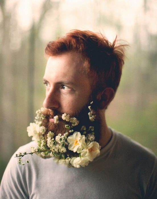a beard with large and small white blooms contrasts the color of the beard and adds a fresh touch to the look