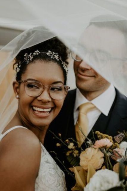 a chic bride wearing eyeglasses with a clear frame that doesn't distract attention from either her face or her accessories