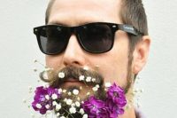 a small beard doesn’t mean you can’t decorate it, here a small full beard is paired with purple blooms and baby’s breath